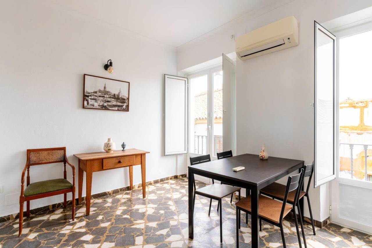 Aoa Conde De Ibarra Apartment Севиля Екстериор снимка