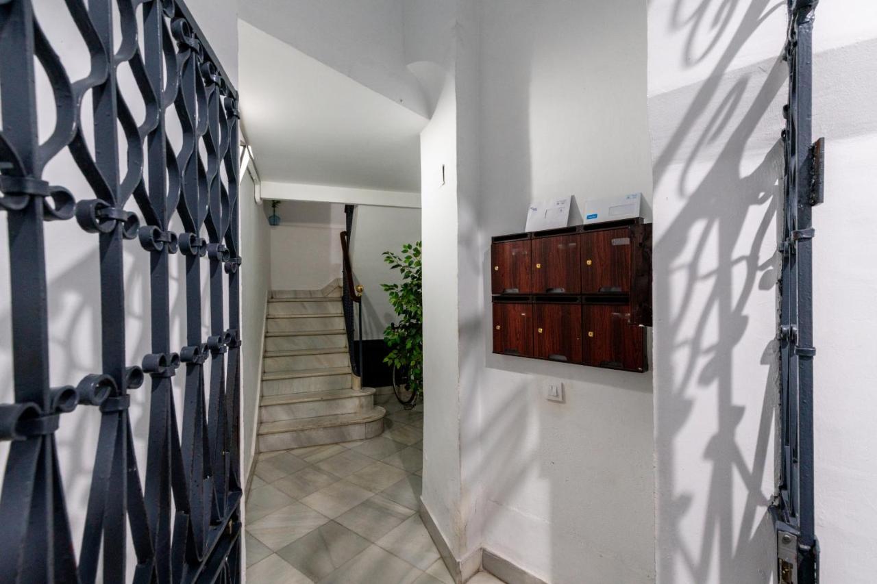Aoa Conde De Ibarra Apartment Севиля Екстериор снимка
